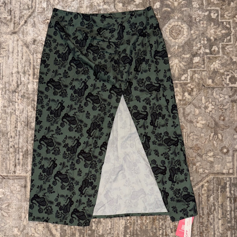 ROMWE Aesthetic Green and Black Skirt